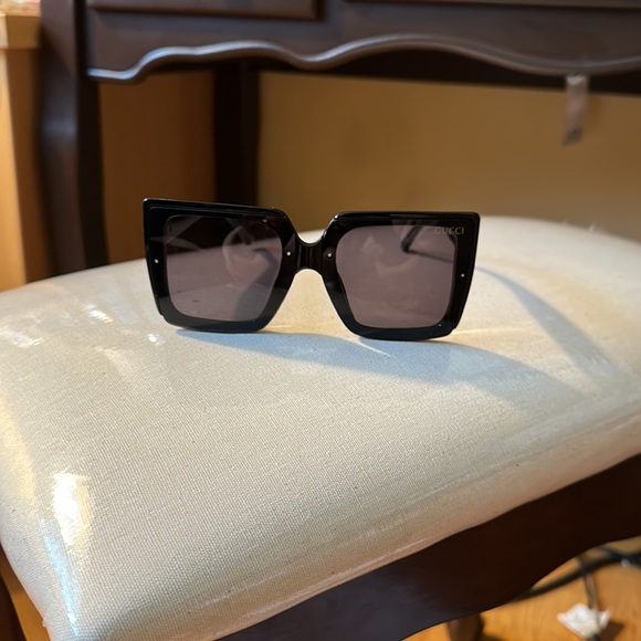 Gucci Sunglasses - Picture 2 of 4